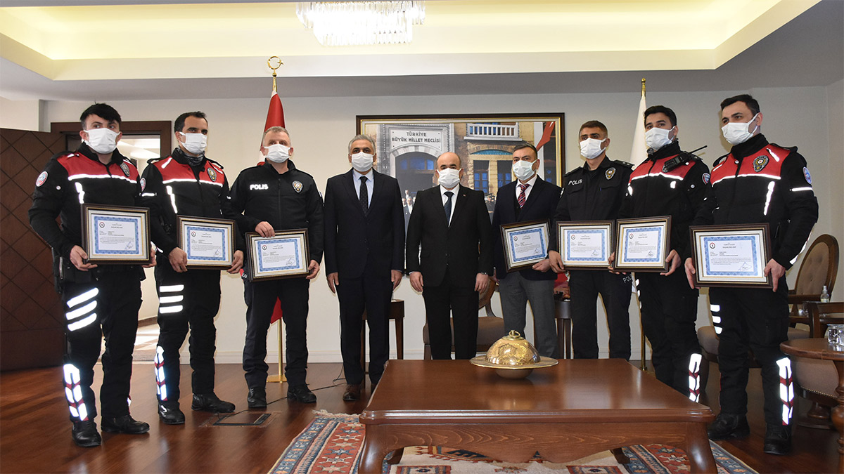 Türkiye günlerce bu olayı konuştu: Samsun'daki vurgunu yakalayan polislere ödül