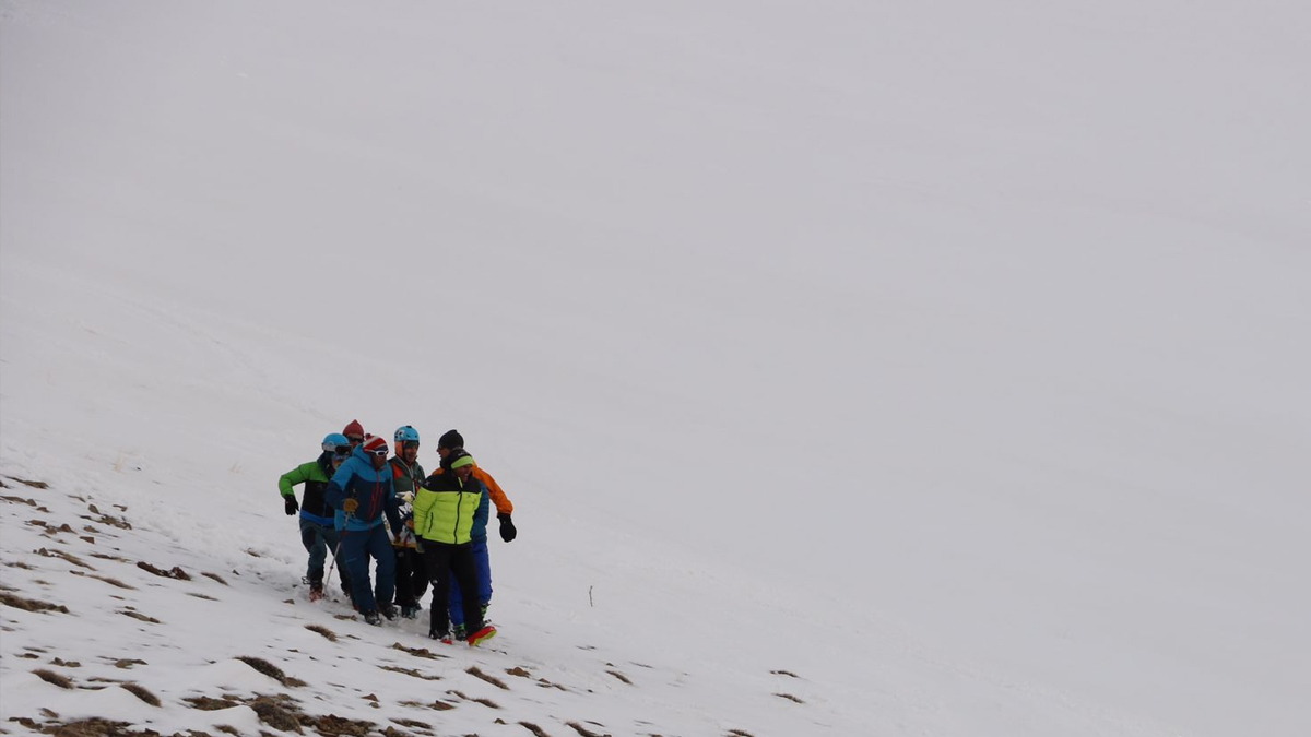 Van'da kayak yapan İtalyan ekip çığ altında kaldı