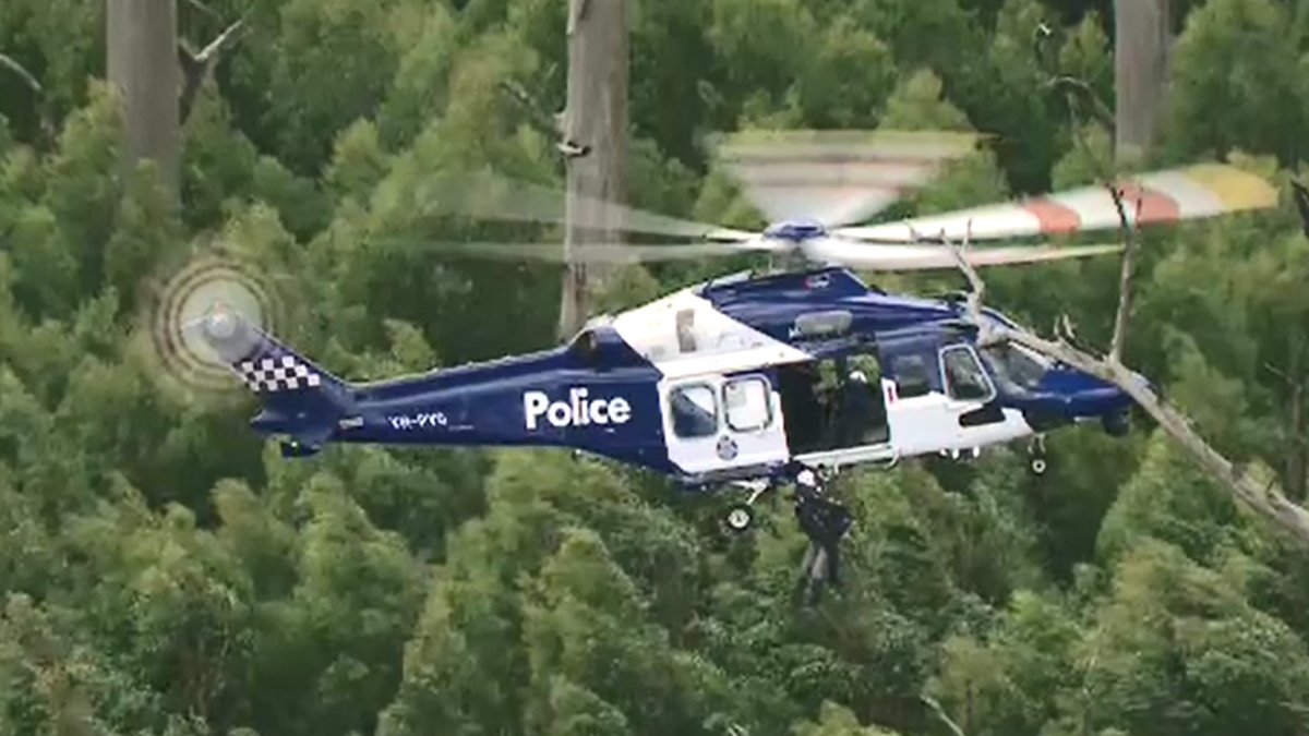 Avustralya'da helikopter ormanlık alana düştü