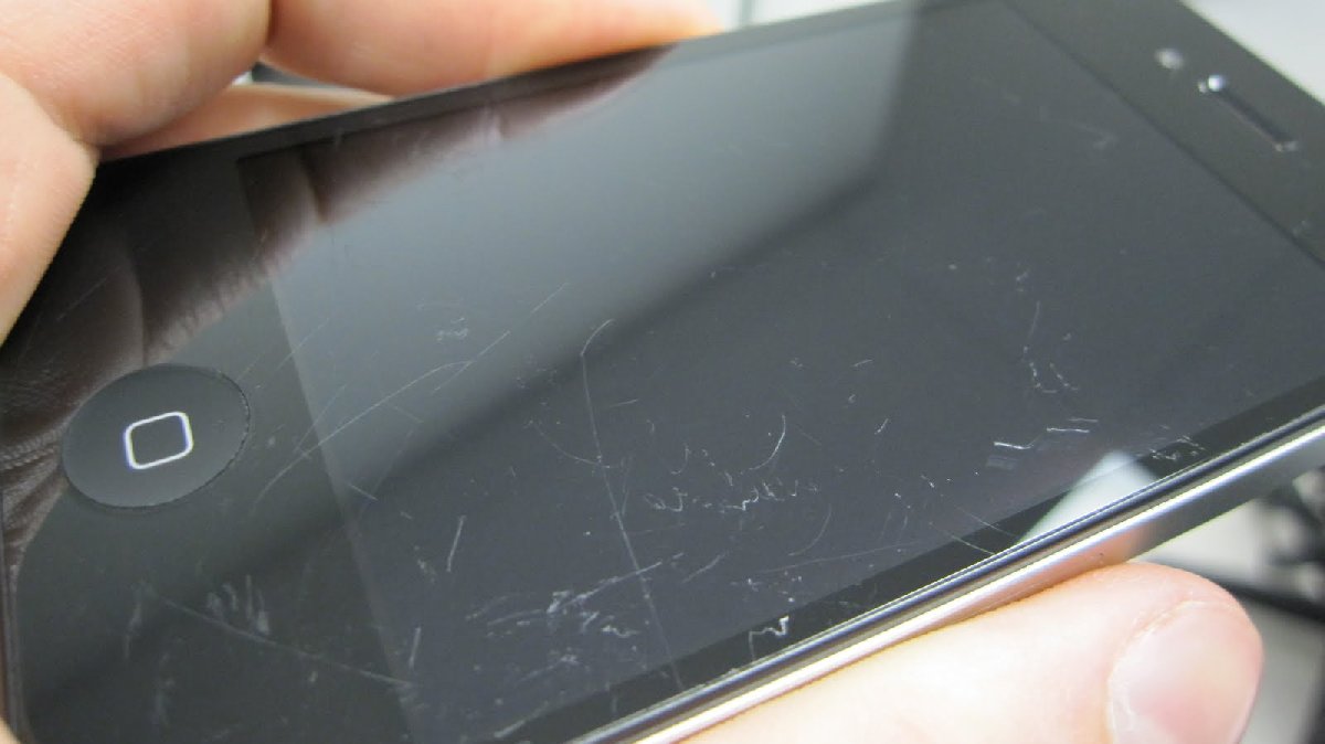 Telefonunuzun Camındaki Çizikler İçin Asla Umutsuzluğa Kapılmayın! Herkes Evindeki Bu Nesnelerle Sorunu Kolayca Çözebilir