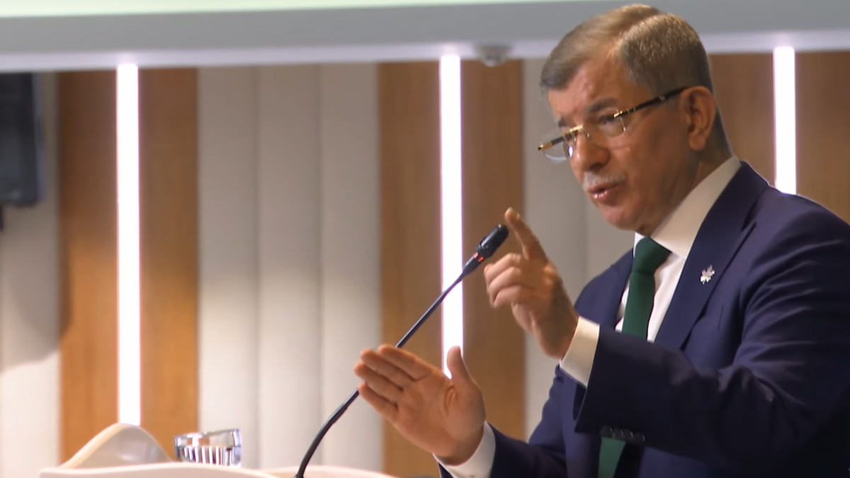 Davutoğlu büroklatlara çağrıda bulundu: Küçük düşürülmeye boyun eğmeyin