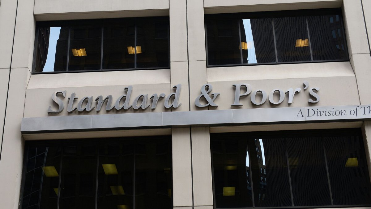S&P, küresel ekonomik büyüme tahminini düşürdü