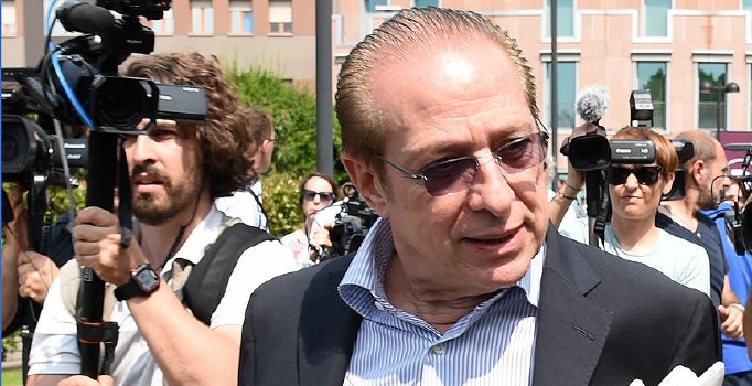 Silvio Berlusconi Milan’ı satıyor