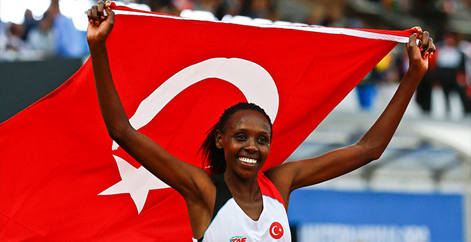 Milli atlet Yasemin Can Avrupa Atletizm Şampiyonası'nda altın madalya kazandı!