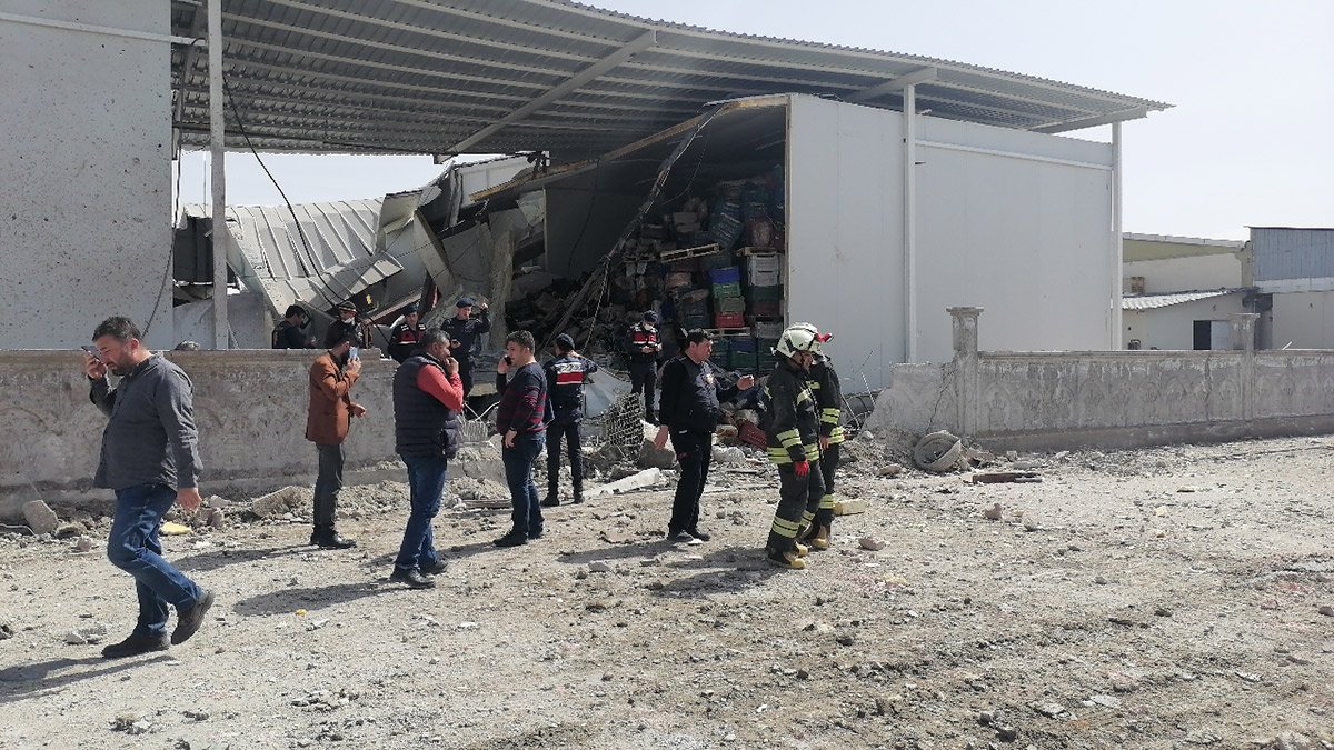 Meyve suyu fabrikasında buhar kazanı patladı: Yaralılar var