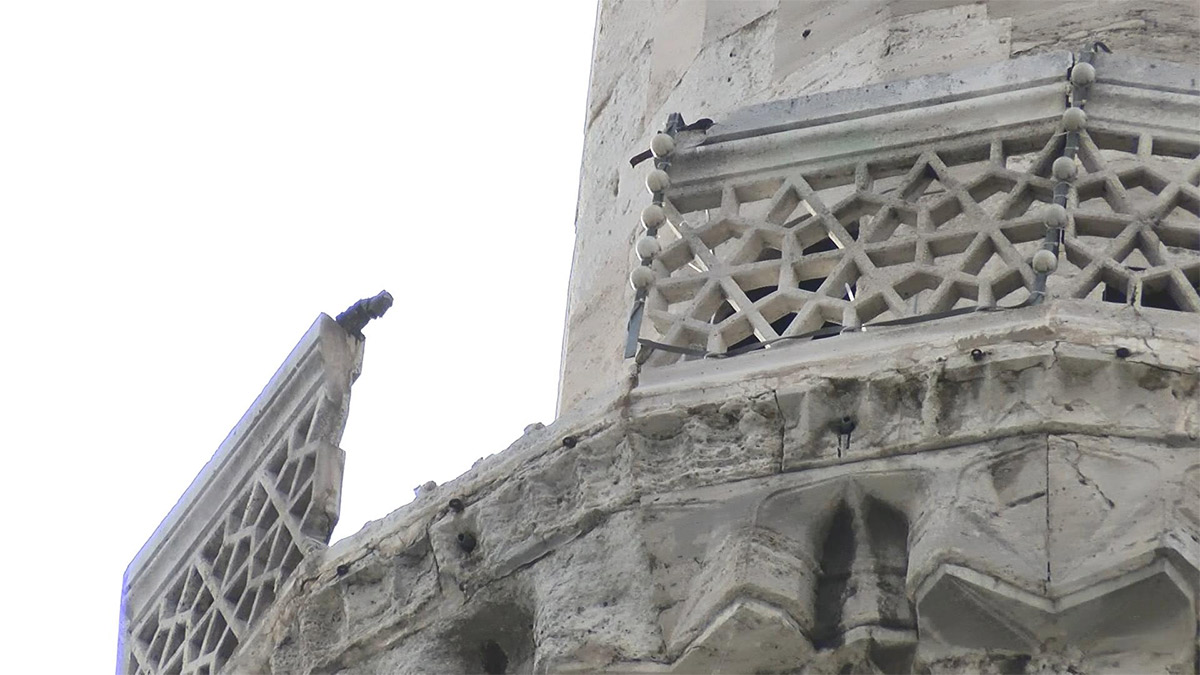 Süleymaniye Camii’nin minaresindeki şerefenin bir parçası koptu