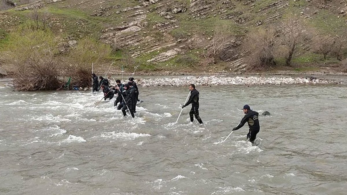 Hakkari'de çaya düşüp kaybolan asteğmen aranıyor