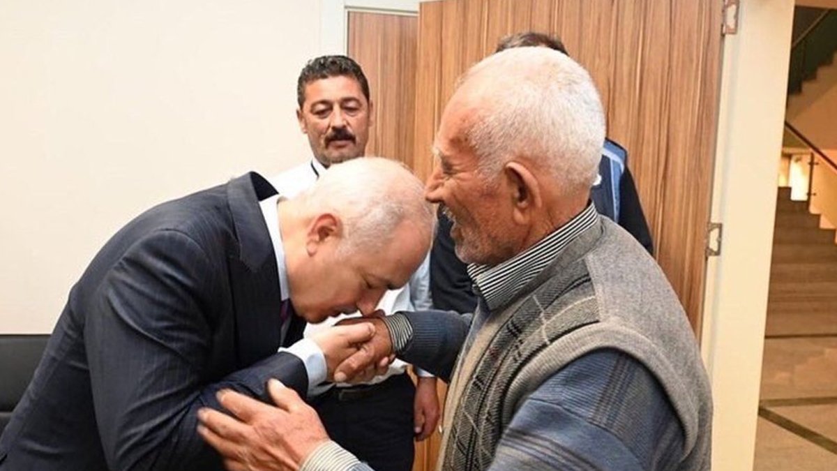 Osmaniye Belediye Başkanı Kara, seyyar satıcıdan özür diledi