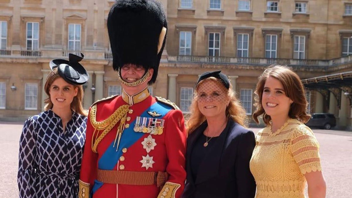 Eski vekilin eşinin dahil olduğu skandal büyüyor: Kraliyet üyelerine aile boyu rüşvet