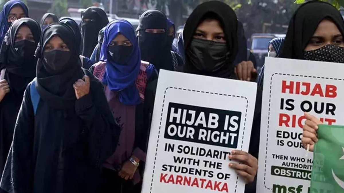 Hindistan'da aktivistler başörtüsü yasağına tepki gösterdi