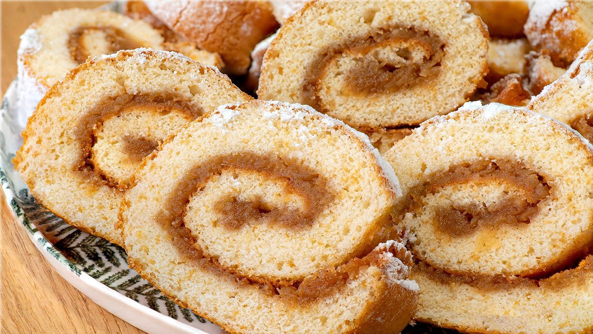 Klasik Kek Tarifinden Sıkılanlara Elmalı Rulo Kek Tarifi! Bu Kekle Çay Saatleriniz Renklenecek