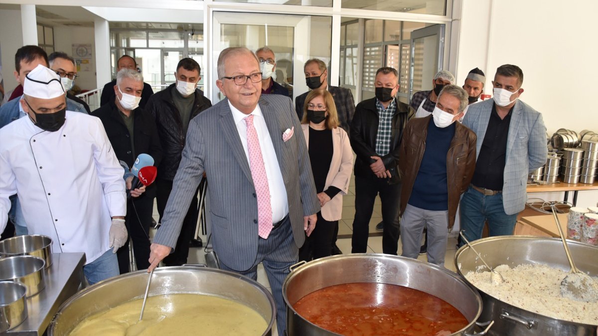 Kdz. Ereğli Belediyesi, İhtiyaç Sahiplerinin Evine Kadar Sıcak Yemek Ulaştırıyor