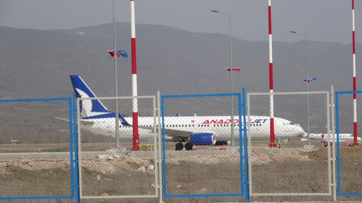 Anadolujet uçağı arıza yaptı Tokat İstanbul seferi iptal edildi