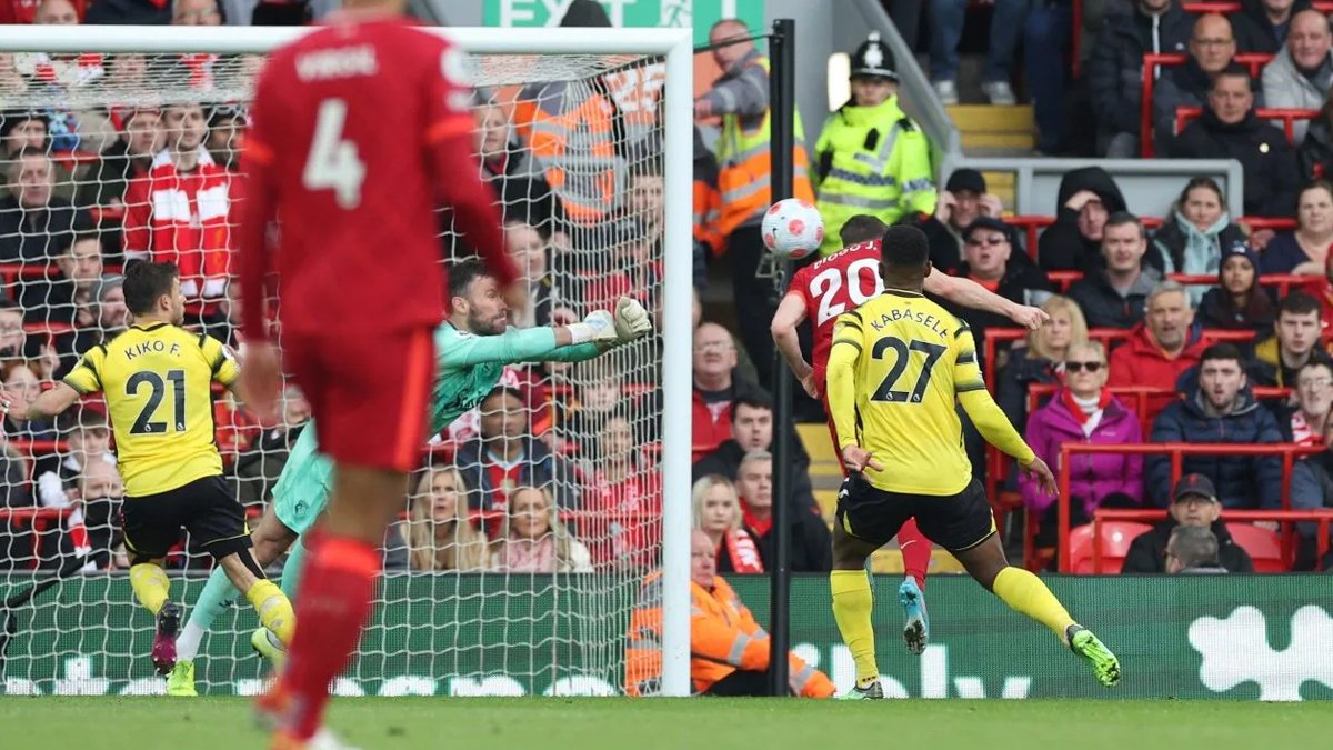 İngiltere'de kıyasıya şampiyonluk yarışı: Liderlik el değiştirdi