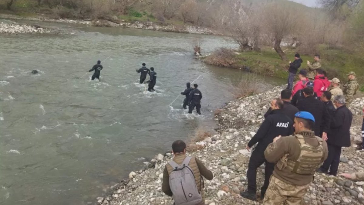 Çaya düşüp kaybolan asteğmenden acı haber