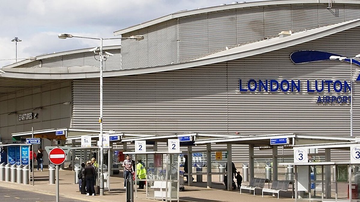 Lcy аэропорт. Лондонский аэропорт гатвик. Гатвик аэропорт схема. Аэропорт гатвик лондон. Аэропорт лондон сити.