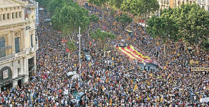 İspanya'da Katalonya bağımsızlık referandumu krizi: AYM iptal etti