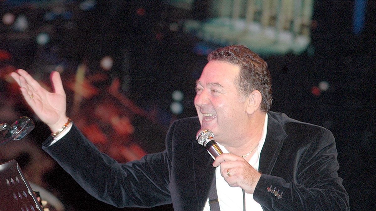 Çarşı'dan Kayahan'a siyah-beyaz veda