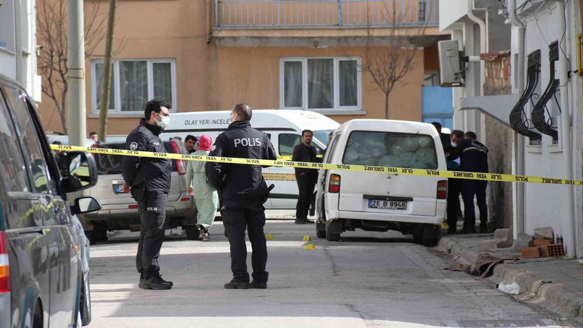 Halı satıcıları arasındaki silahlı kavga kanlı bitti: 1 ölü