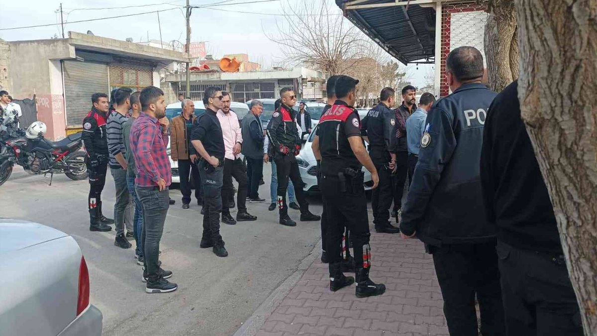 Akrabalar arasında çıkan kavgayı ayıramayan polisler, destek istedi