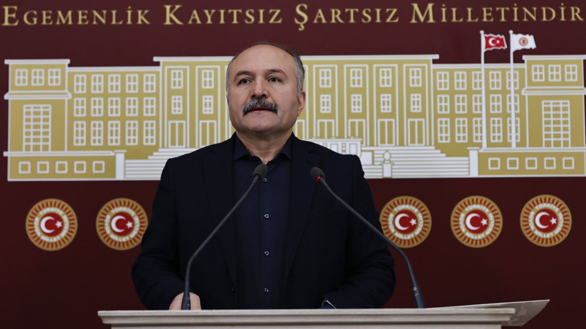 İYİ Partili Erhan Usta ekonomi politikasını 2022 verilerini göstererek açıkladı: Yüzde 5'lik büyüme için 50 milyar dolarlık açık