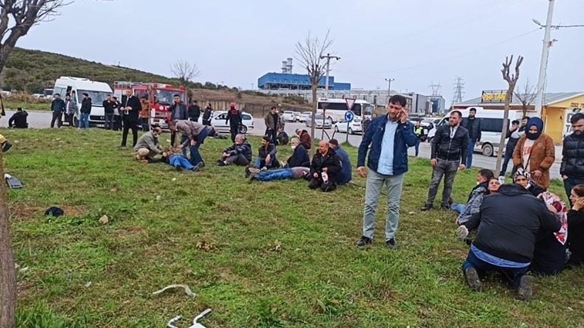İşçi servisi TIR'la çarpıştı: 22 yaralı var