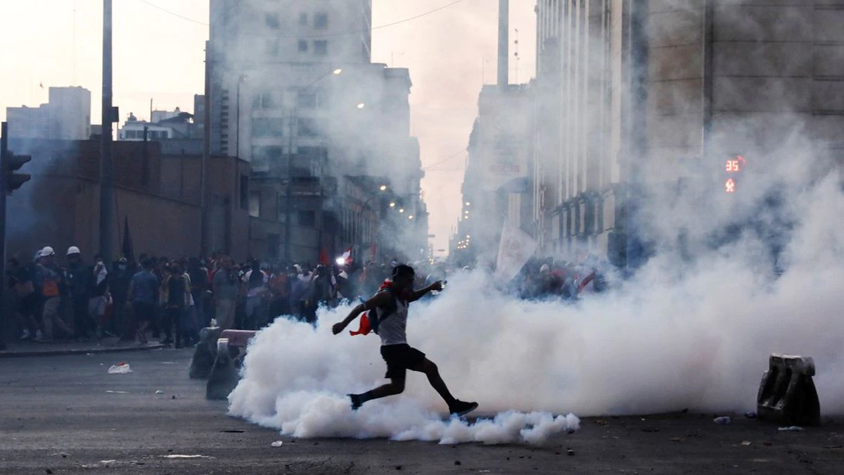 Peru'da protestolarla gelen sokağa çıkma yasağı iptal