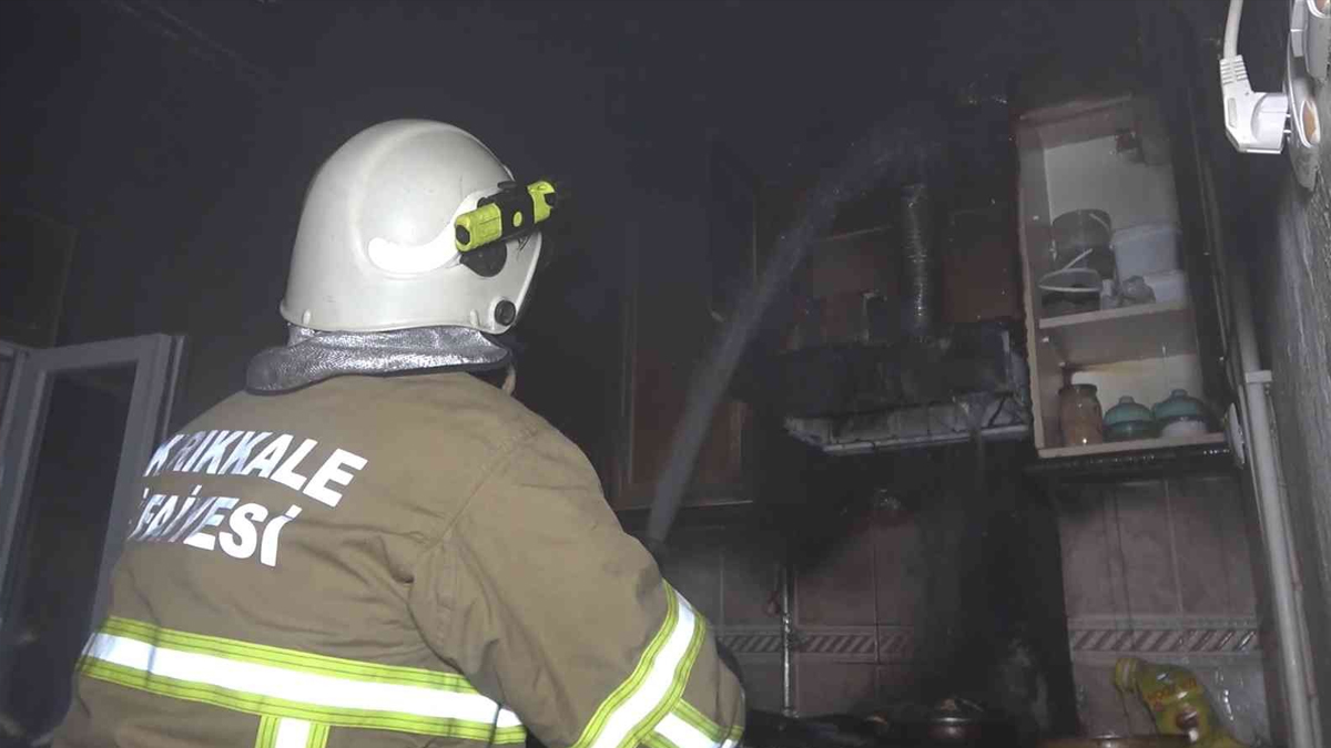 5 kişilik aile komşularının dikkati sayesinde kurtuldu