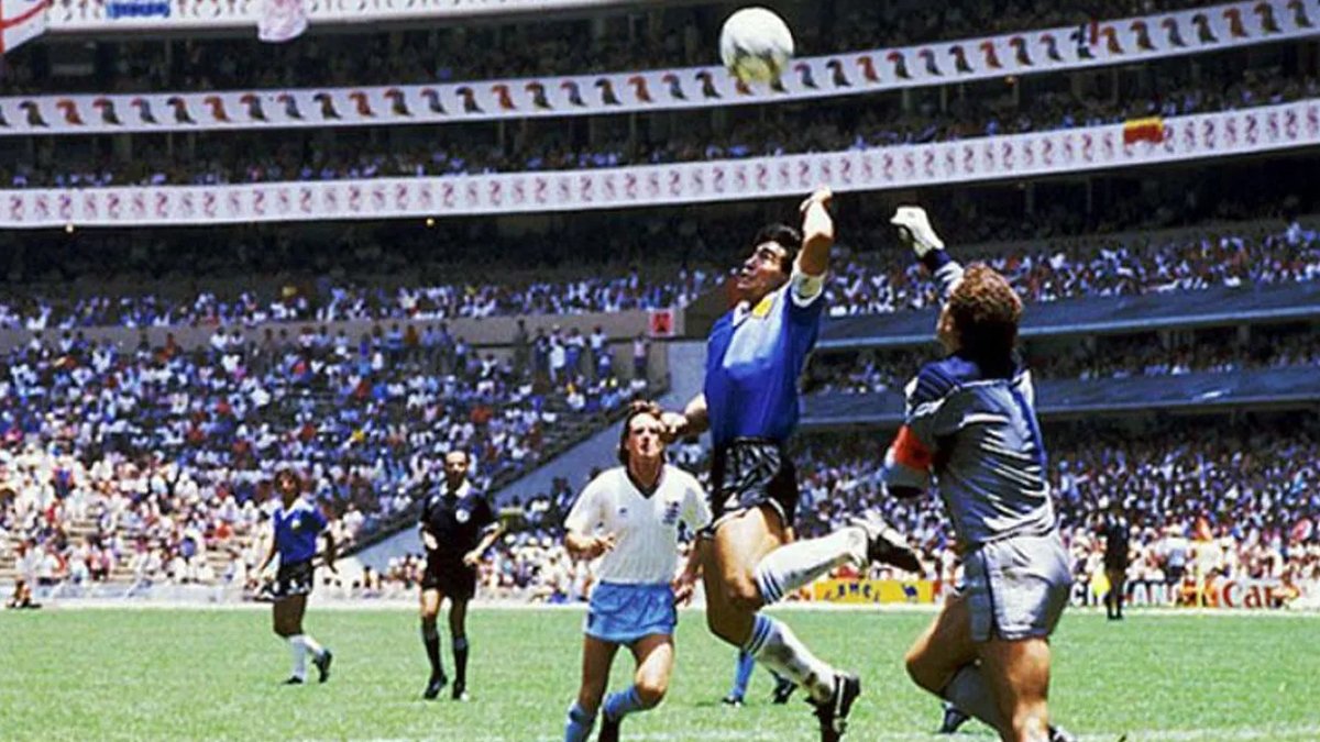 “Tanrı’nın Eli" forması açık artırmada: Fiyatı dudak uçuklattı