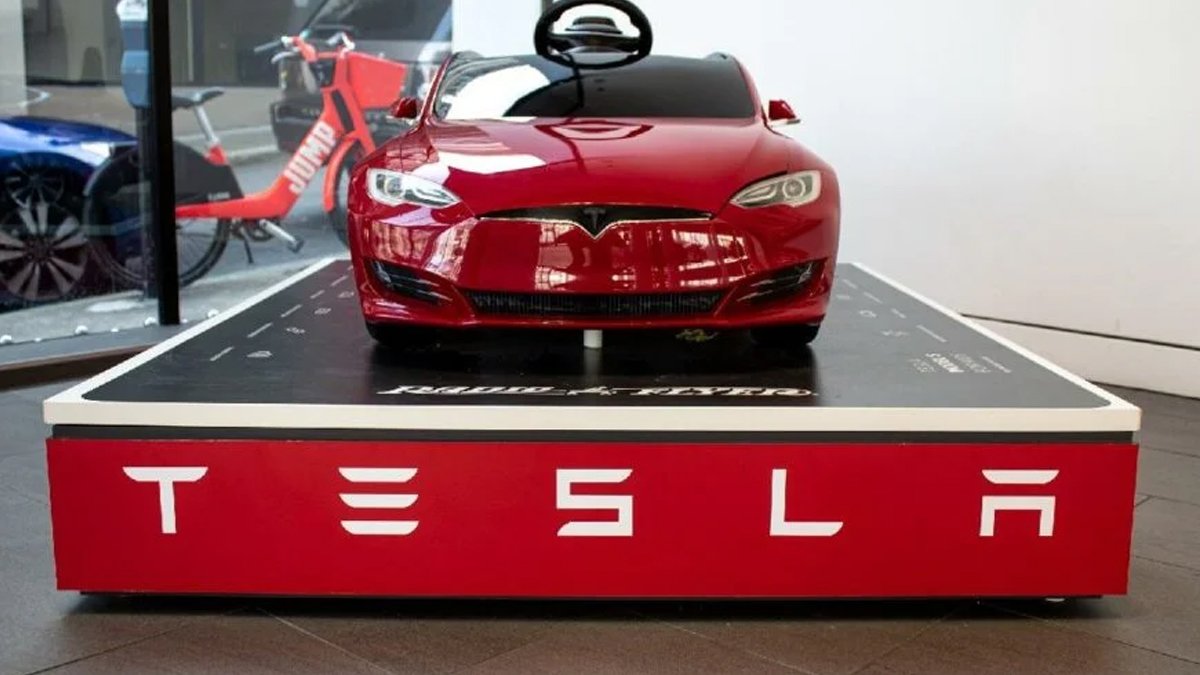 Tesla, Çin'de satılan 125 bin aracını geri çağırdı