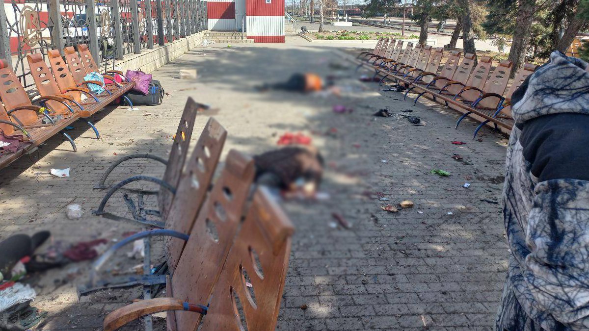 Rus ordusu sivillerin tahliyesi için kullanılan tren istasyonunu vurdu