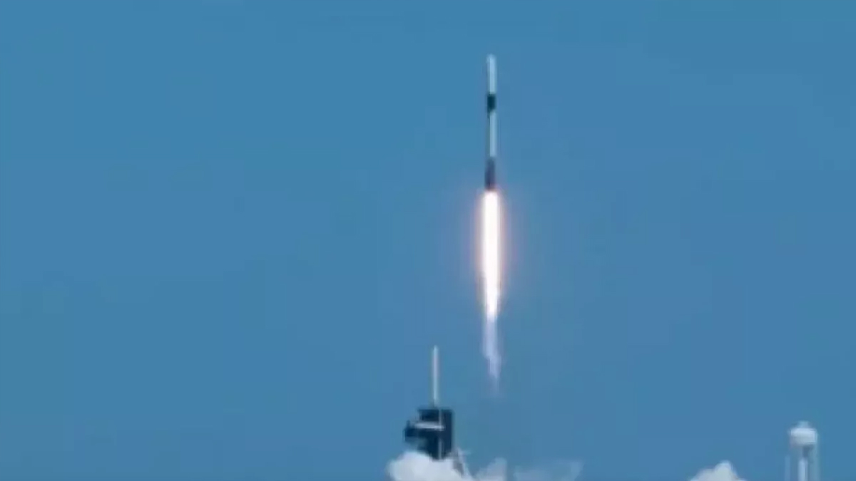 SpaceX, 165 milyon dolar karşılığında uzaya 3 ziyaretçi gönderdi