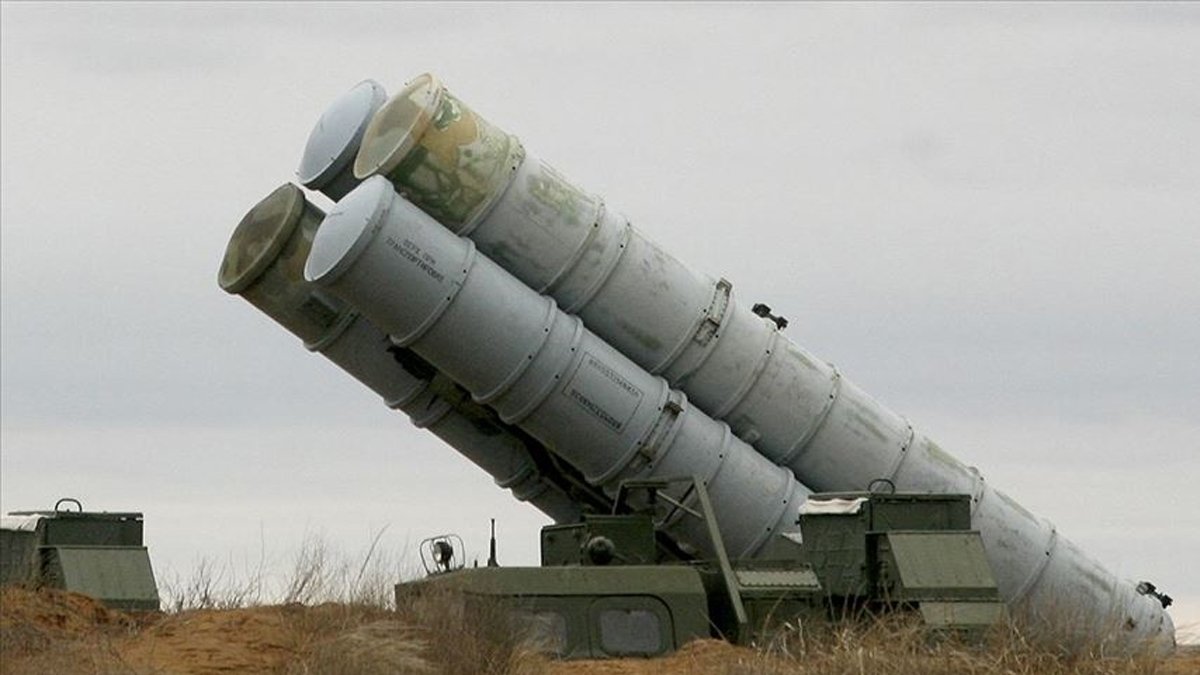 Rusya Slovakya'nın temin ettiği S-300 füze sistemini vurdu