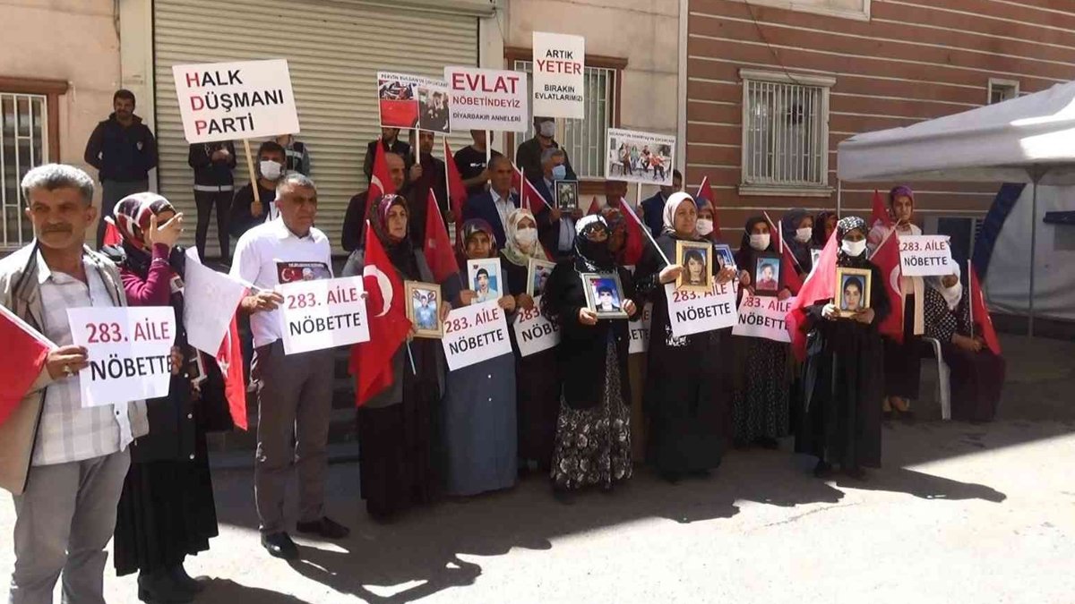 HDP önündeki evlat nöbeti 957 gündür devam ediyor: Eylem yapan ailelerin sayısı 283'e yükseldi