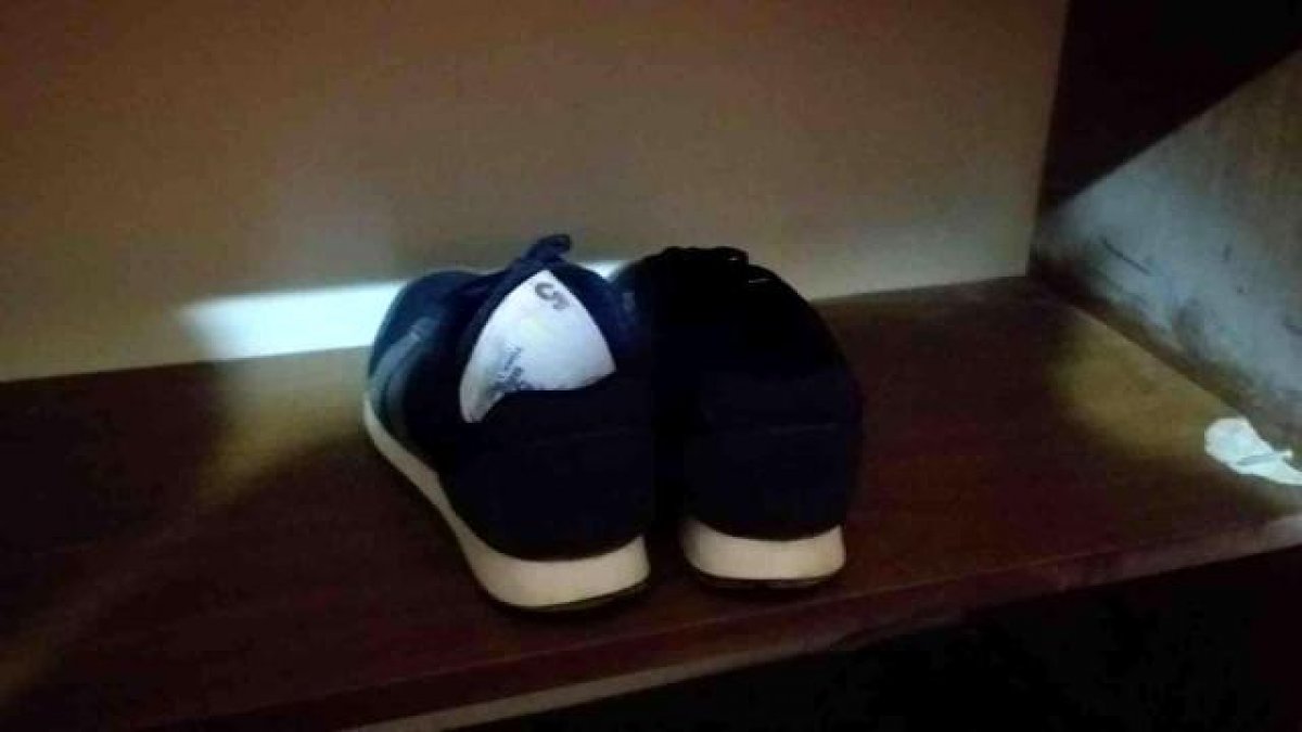 Çocukların yüzünü güldüren gelenek: Camiye gidenlerin ayakkabılarına...