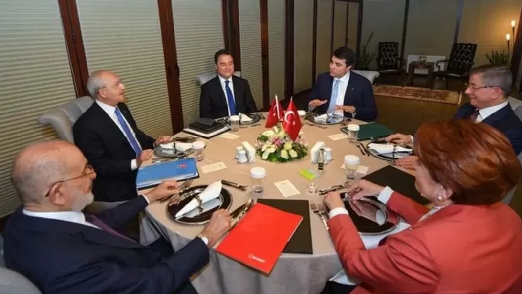 Altılı masanın önündeki sekiz seçenek