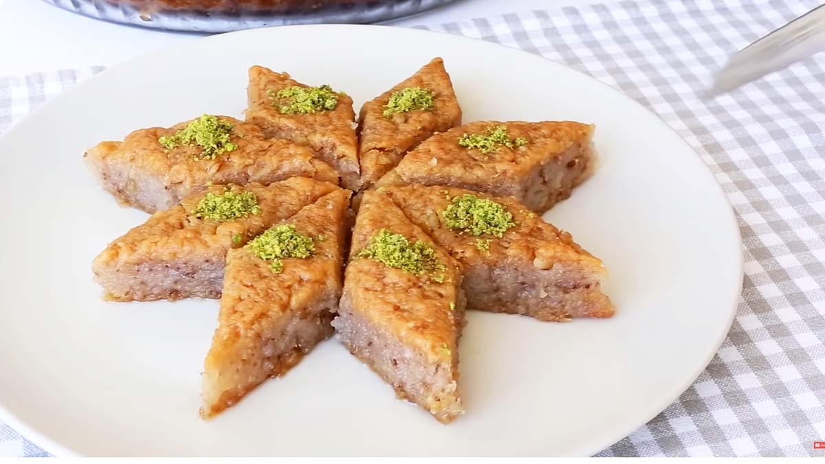 Bu Tatlı Kendini Baklava Zannediyor! İşte Lezzetine Doyum Olmayan Yalancı Baklava Tarifi