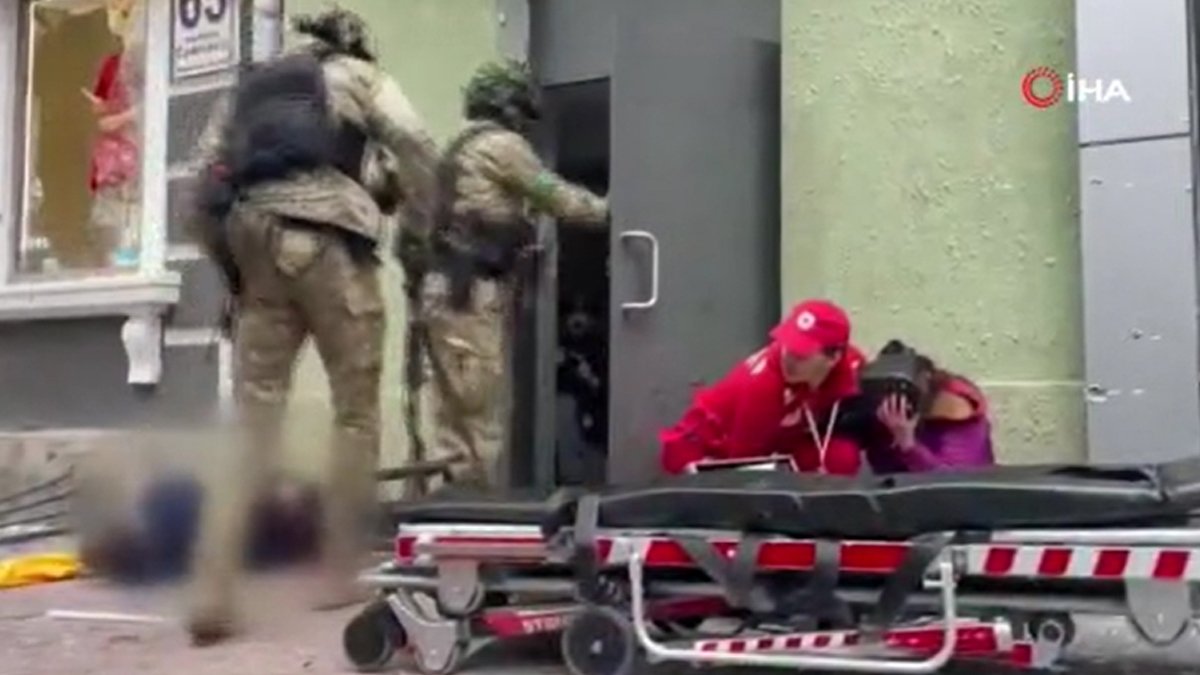 Korku dolu anlar kamerada! Ukrayna'da sıcak çatışmanın ortasında kaldılar