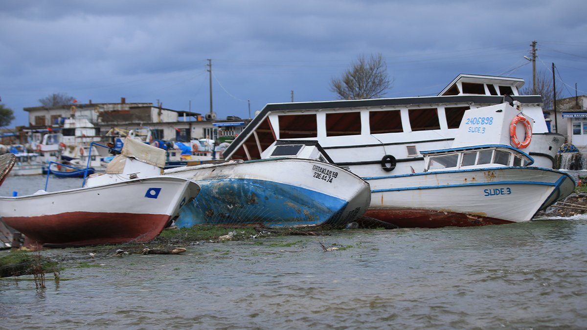 Kırklareli'nde, İstanbul'a su sağlayan Kazandere Barajı taştı