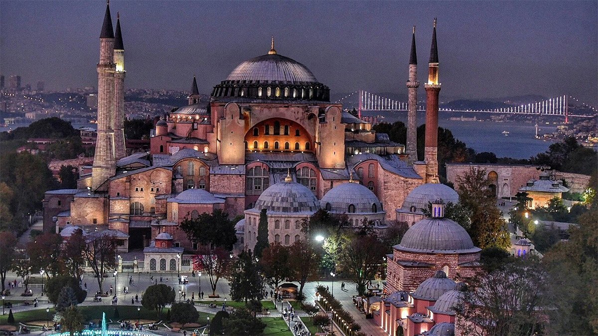 Ayasofya’ya verilen zararı şikayet etti bir dayak yemediği kaldı! Ecdat yadigarı kime emanet?