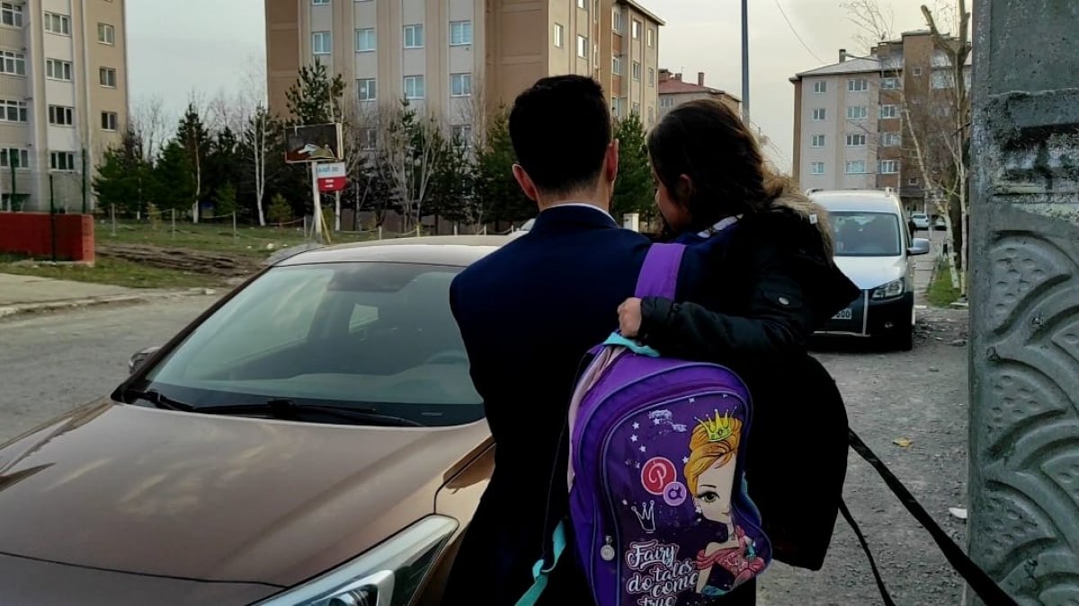 Kayıp olarak aranan Esmanur parkta çocuklarla oynamış