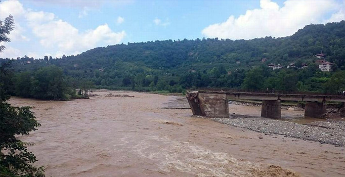 Meteoroloji'den aşırı yağışla birlikte sel ve heyelan uyarısı