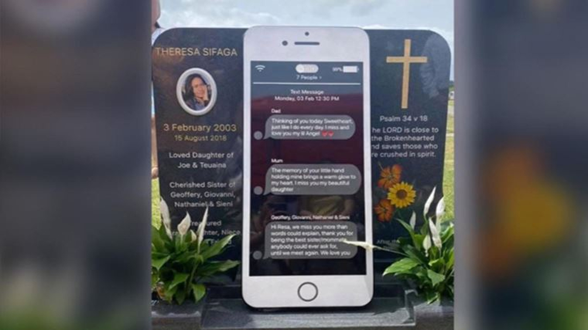 Ölen kızlarına iPhone şeklinde mezar taşı yaptırdılar