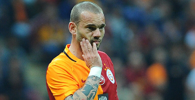 Sneijder suskunluğunu bozdu