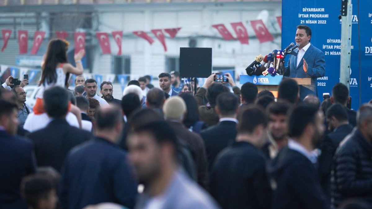 Babacan Diyarbakır'da konuştu: Kuru kardeşlik sloganları atmıyoruz, eşitlik diyoruz