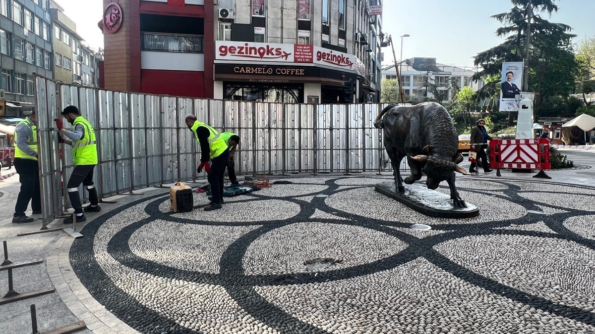 Kadıköy'ün simge eseri Boğa Heykeli bakıma alındı