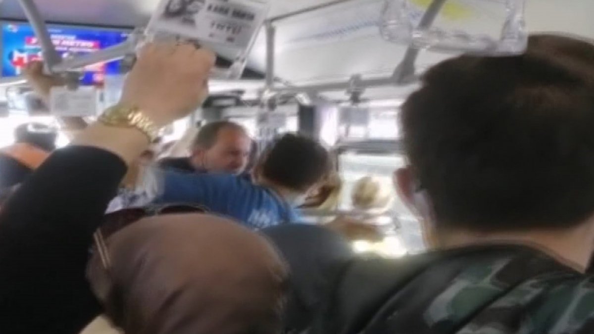 Metrobüste şoke eden sözler: Senin gibi eşim olsa kafasını koparırım