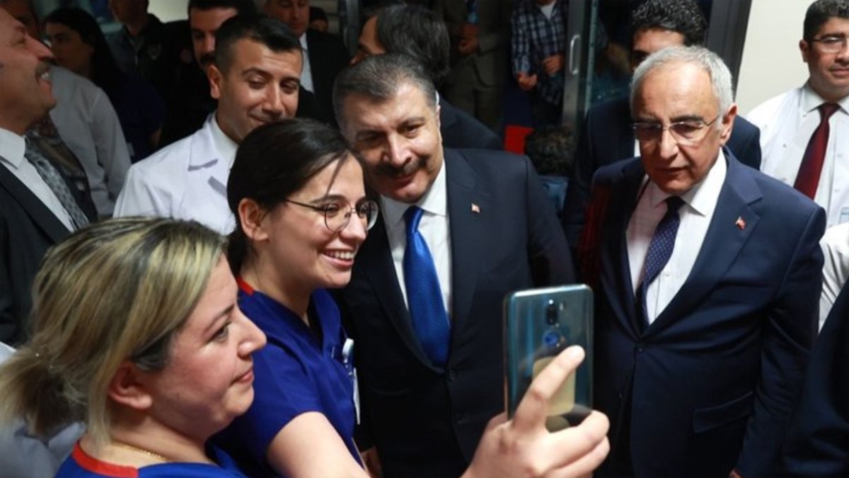 Bakan Koca'dan 'bayram' müjdesi: Ben tokalaşmaya başladım