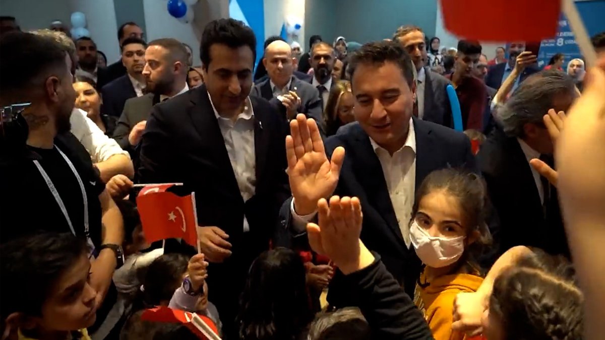 Babacan çocuklara sordu: Nasıl bir Türkiye istersiniz?