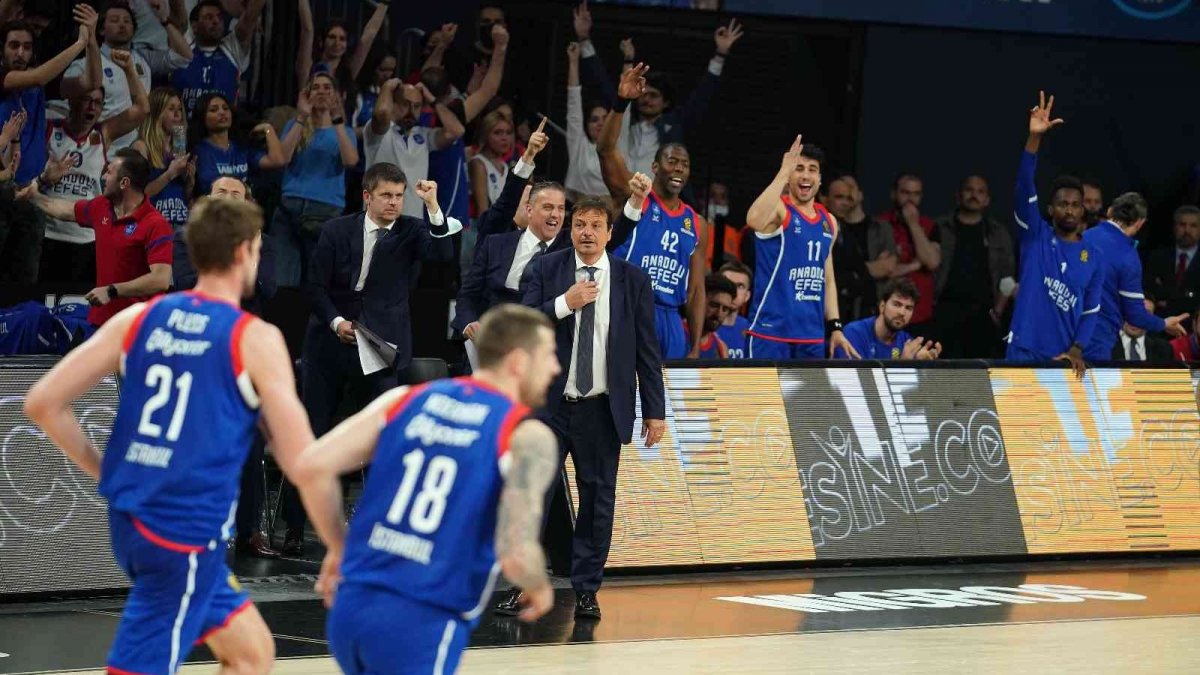 Anadolu Efes, EuroLeague'de Final-Four'a yükseldi